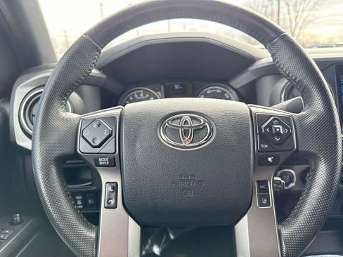 Used 2019 Toyota Tacoma TRD Sport image 13