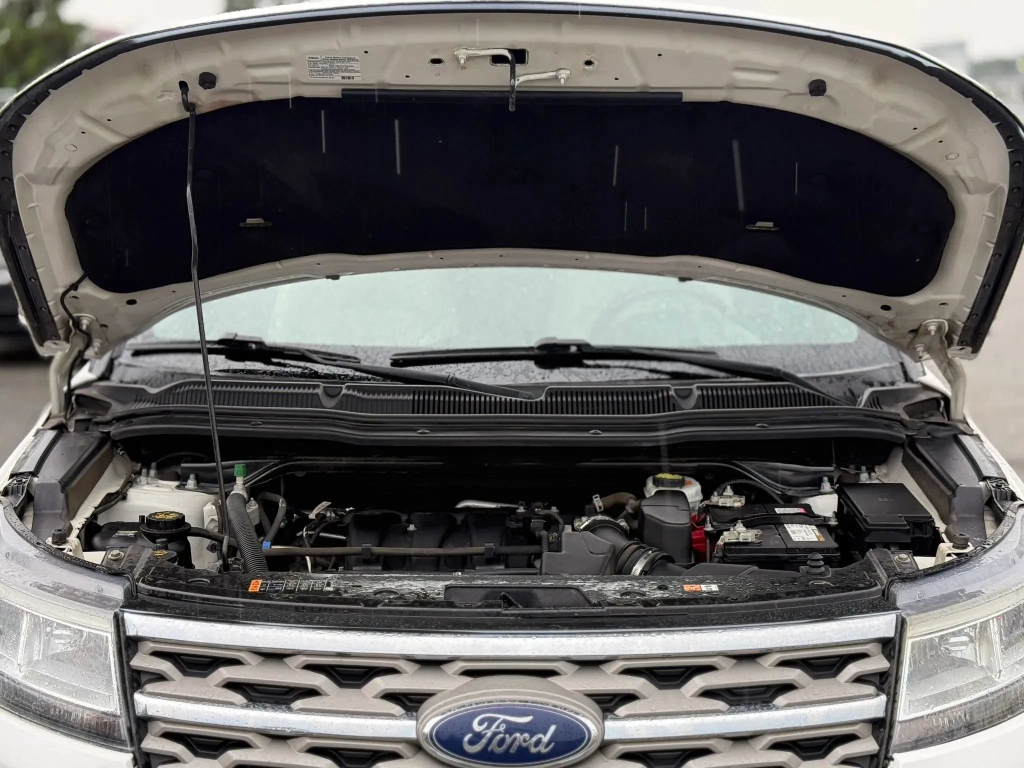 Used 2018 Ford Explorer XLT w/ Equipment Group 202A AWD/4WD image 31