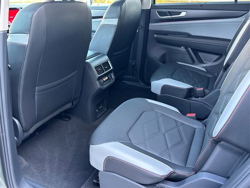 Used 2025 Volkswagen Atlas Peak Edition SE image 17