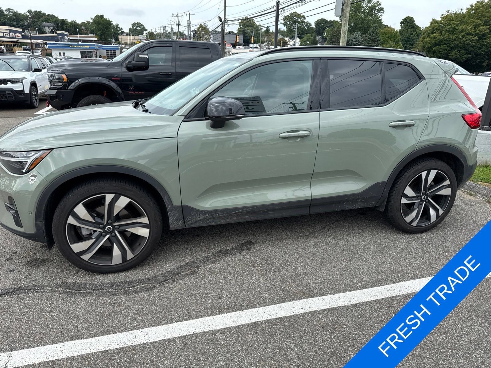 Used 2025 Volvo XC40 B5 Ultra w/ Protection Package Premier AWD/4WD image 1