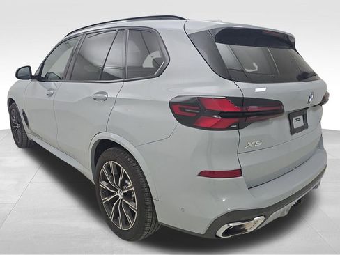 Certified 2025 BMW X5 xDrive40i w/ M Sport Package AWD/4WD image 7