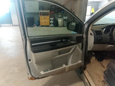 Used 2010 Dodge Grand Caravan SE FWD image 23