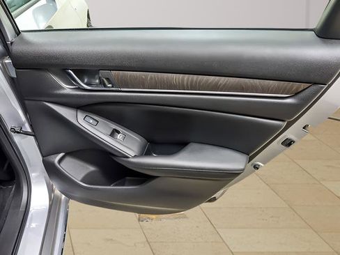 Used 2021 Honda Accord Touring image 25