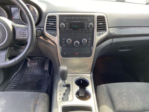 Used 2013 Jeep Grand Cherokee Laredo w/ Laredo E Group image 16