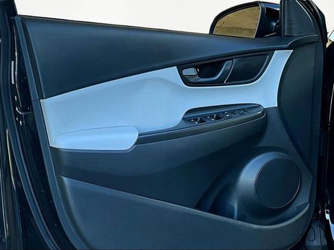 Used 2023 Hyundai Kona SE image 19