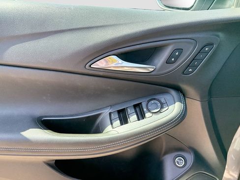 Used 2025 Buick Encore GX Avenir w/ Avenir Technology Package FWD image 9