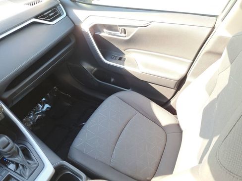 Used 2021 Toyota RAV4 XLE image 12