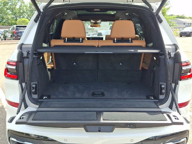 Used 2026 BMW X7 xDrive40i w/ M Sport Package AWD/4WD image 31