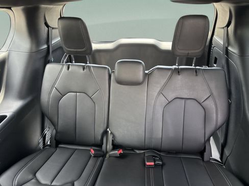 New 2026 Chrysler Pacifica Select image 17