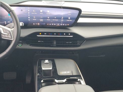 Used 2025 Buick Enclave Avenir FWD image 15