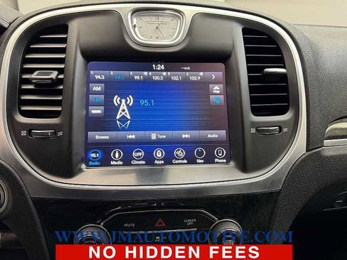 Used 2019 Chrysler 300 Limited image 22