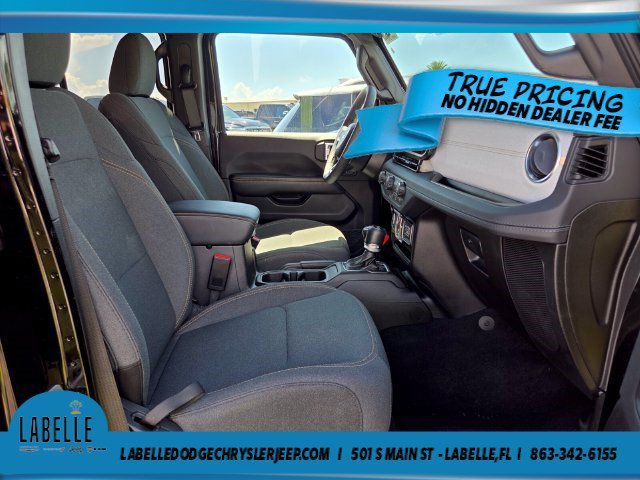 Used 2026 Jeep Wrangler Unlimited Sahara AWD/4WD image 16