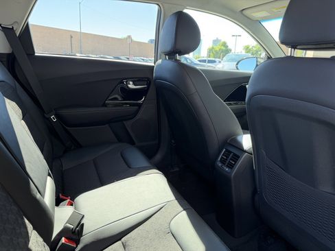 Used 2022 Kia Niro EX image 39