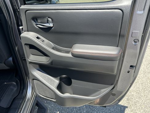 Used 2025 Nissan Frontier Pro-X RWD image 17