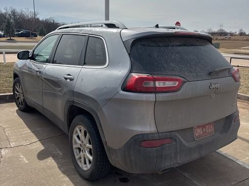 Used 2016 Jeep Cherokee Latitude image 4