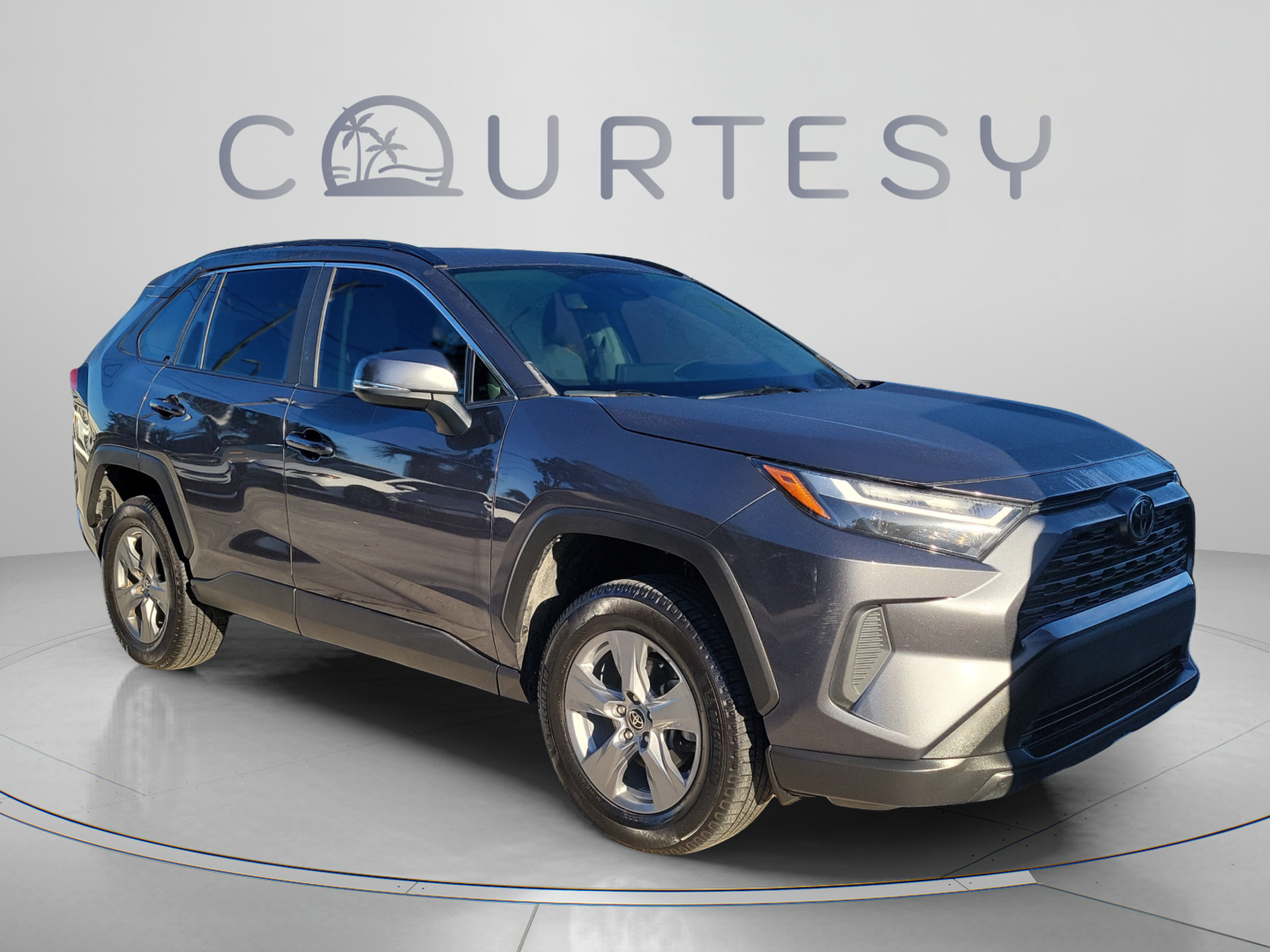 Used 2022 Toyota RAV4 XLE w/ Convenience Package FWD image 5