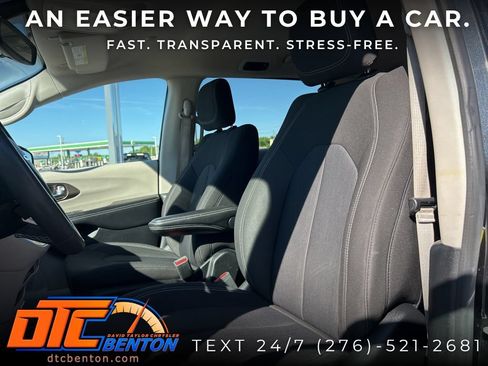 Used 2023 Chrysler Voyager LX FWD image 9