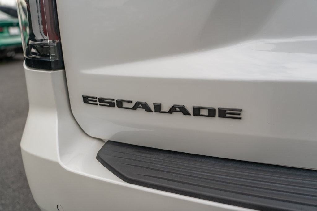 Used 2024 Cadillac Escalade ESV V w/ LPO, ONYX Package AWD/4WD image 7