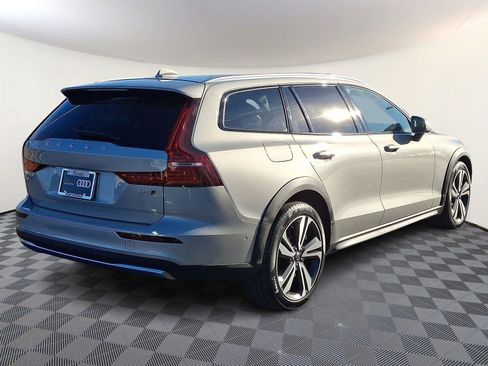 Used 2025 Volvo V60 B5 Cross Country Plus image 6