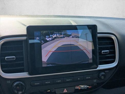 Used 2024 Hyundai Venue SEL FWD image 14