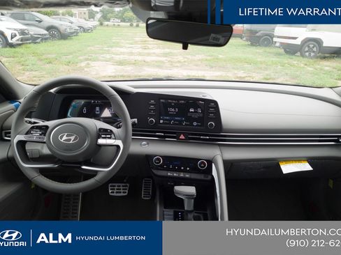 New 2025 Hyundai Elantra SEL FWD image 18