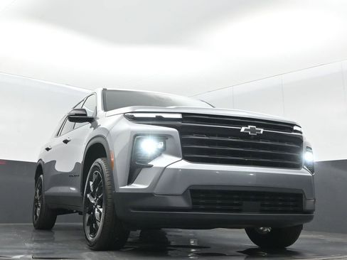 Used 2024 Chevrolet Traverse LT w/ Midnight/Sport Edition FWD image 5