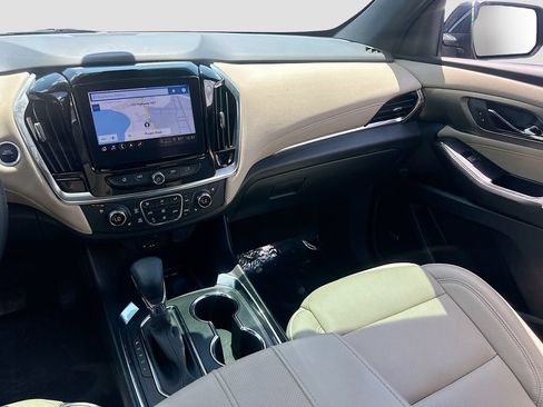 Used 2023 Chevrolet Traverse Premier FWD image 25