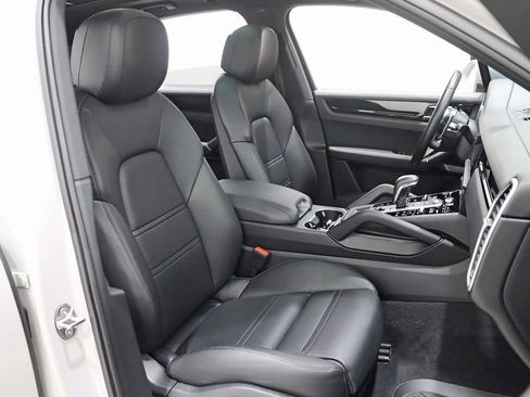 Used 2021 Porsche Cayenne S image 28