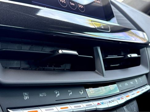 Used 2025 Cadillac CT4 Premium Luxury image 29