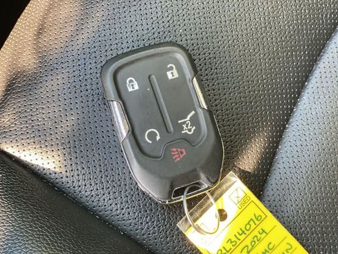 Used 2024 GMC Terrain SLT AWD/4WD image 28