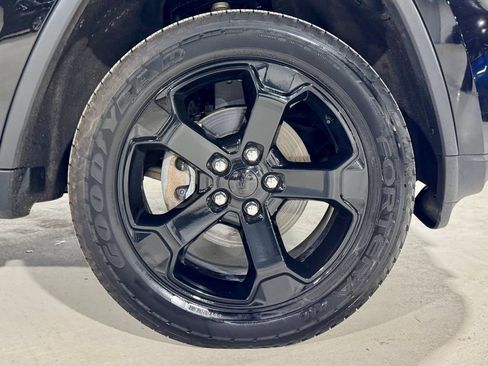 Used 2020 Jeep Grand Cherokee Laredo image 35