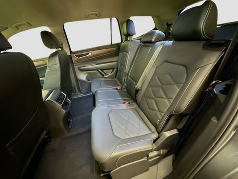 Used 2025 Volkswagen Atlas SE AWD/4WD image 29