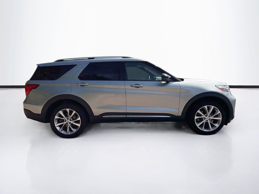 Used 2022 Ford Explorer Platinum w/ Equipment Group 601A AWD/4WD image 4