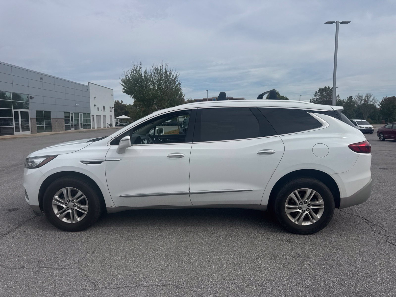 Used 2020 Buick Enclave Essence w/ Sound and Sites Package FWD image 8
