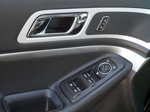 Used 2013 Ford Explorer XLT FWD image 19
