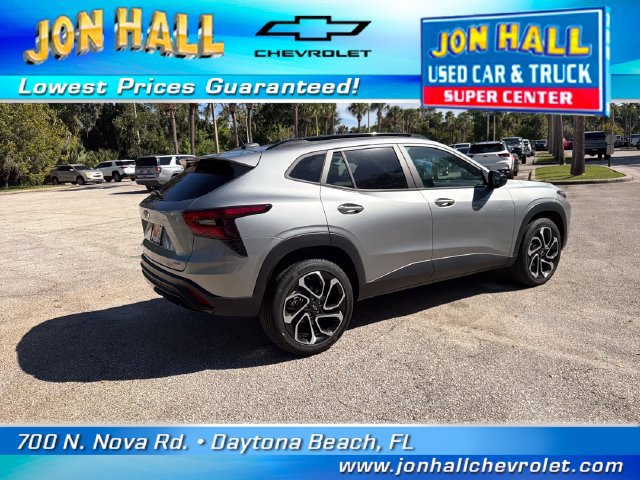 Used 2025 Chevrolet Trax RS w/ Sunroof Package FWD image 11