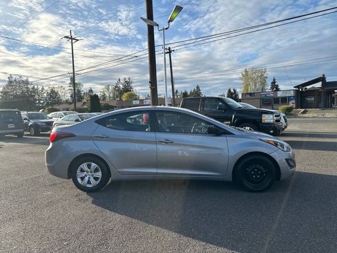 Used 2016 Hyundai Elantra SE FWD image 5