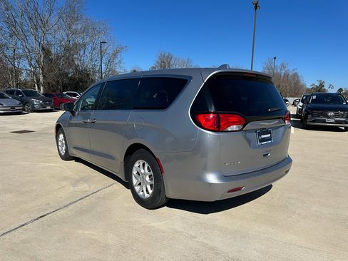 Used 2017 Chrysler Pacifica Touring image 7