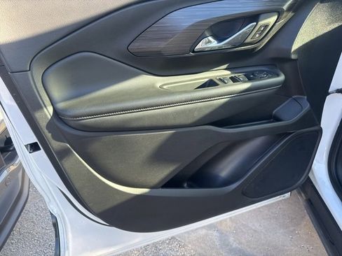 Used 2024 GMC Terrain SLE image 9