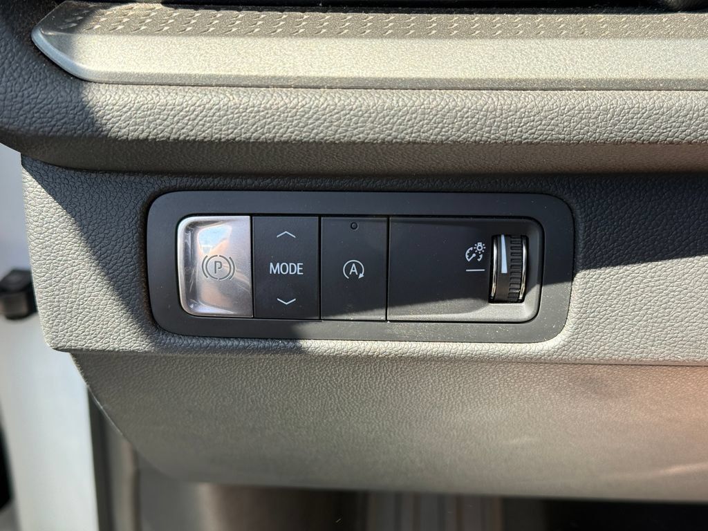 Used 2024 Chevrolet Traverse LT FWD image 16