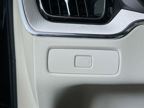 New 2026 Volvo XC60 B5 Ultra w/ Climate Package PRO image 10