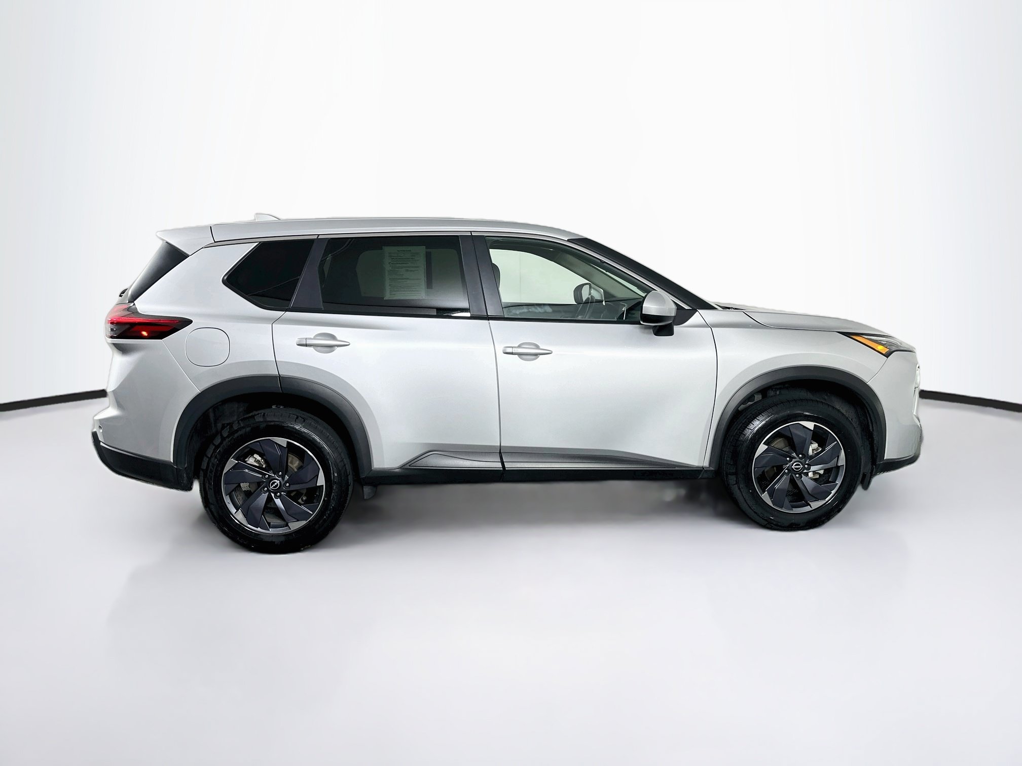 Used 2025 Nissan Rogue SV FWD image 10