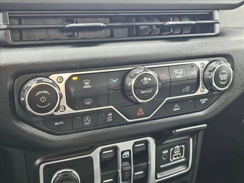 Used 2025 Jeep Gladiator Sport image 26