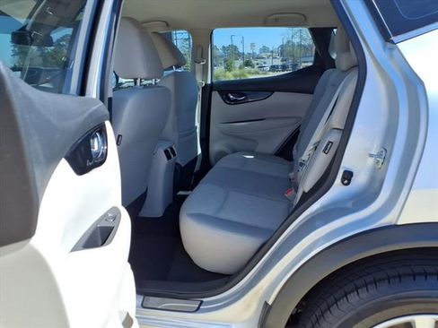 Used 2020 Nissan Rogue Sport SV image 18