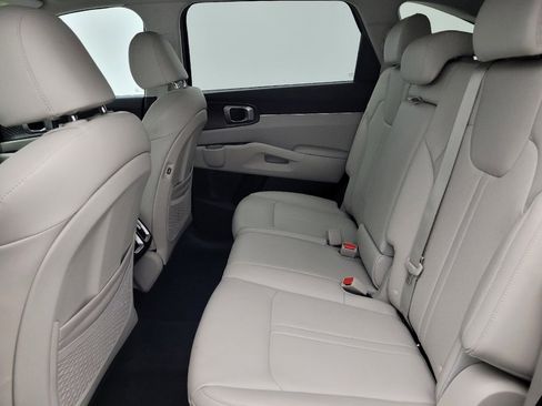 Used 2021 Kia Sorento S image 18