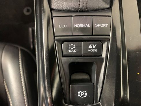 Used 2025 Toyota Camry SE image 27