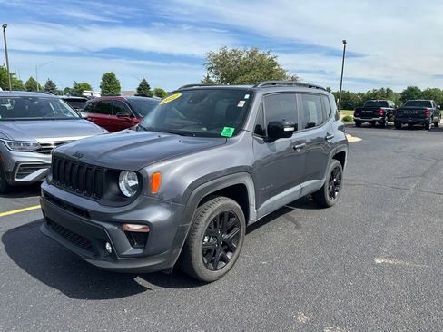 Certified 2022 Jeep Renegade Altitude w/ Sun/Sound Group AWD/4WD image 3