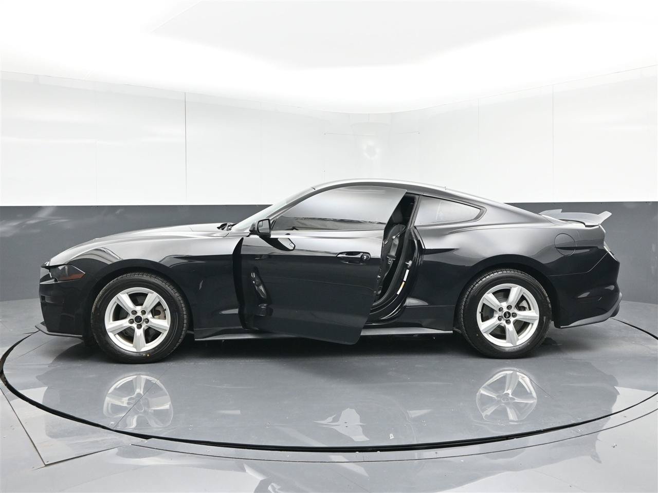Used 2018 Ford Mustang Coupe RWD image 38