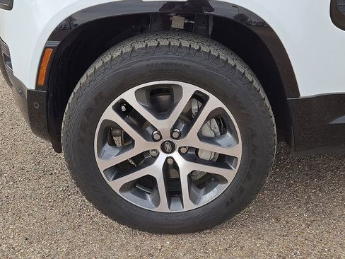 Used 2024 Land Rover Defender 110 X-Dynamic SE image 11