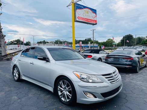 Used 2012 Hyundai Genesis 4.6 RWD image 2